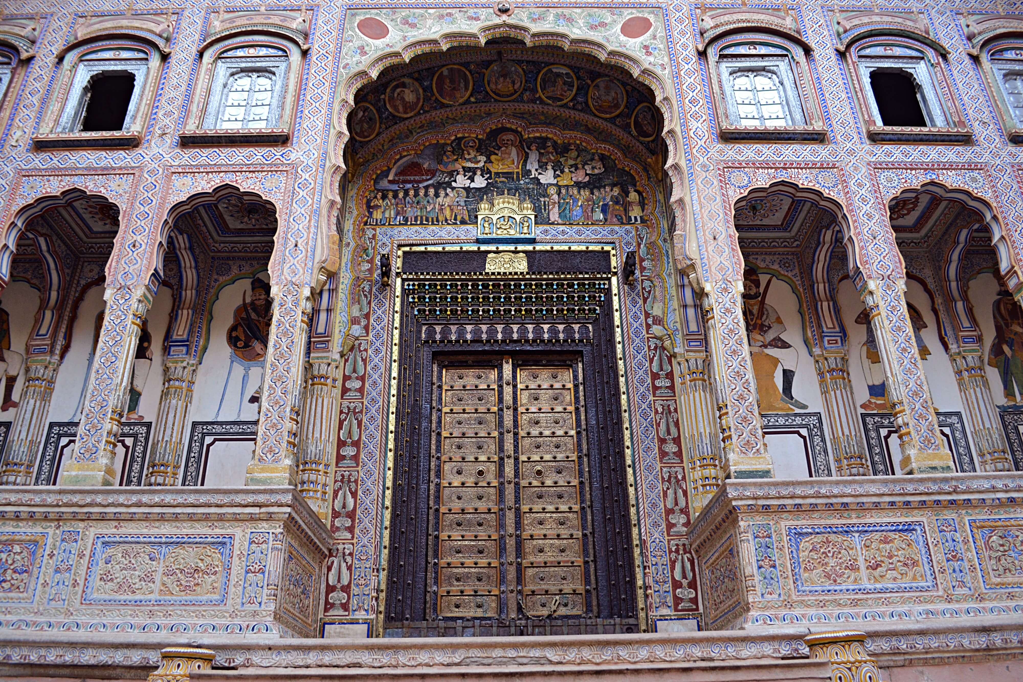 Nawalgarh, located in the northern India state of Rajasthan, draws travellers from all over the world to see its elaborately decorated havelis, historic mansions built by merchants.